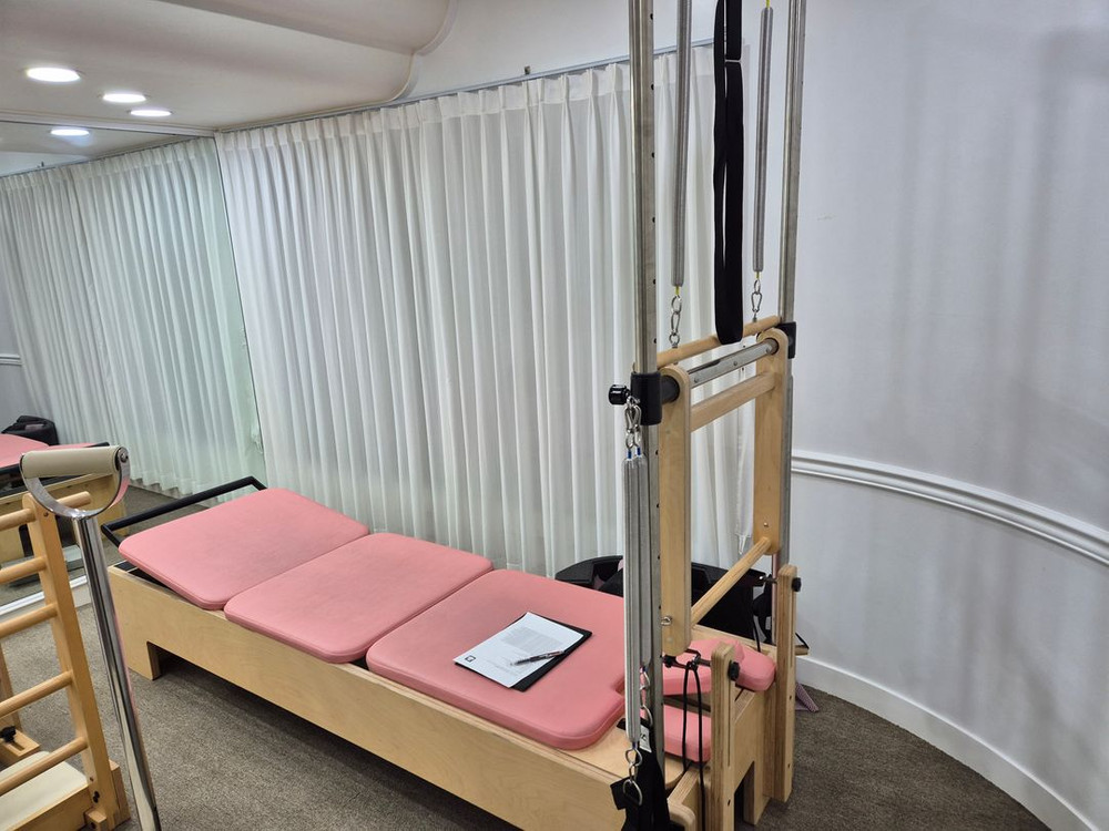 필라테스메이커 크림색 캐딜락, 콤비리포머, 바렐, 체어 급처--4