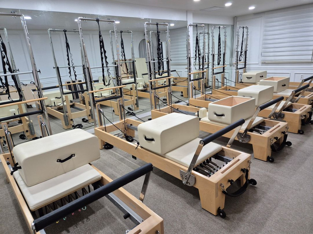 필라테스메이커 크림색 캐딜락, 콤비리포머, 바렐, 체어 급처--5