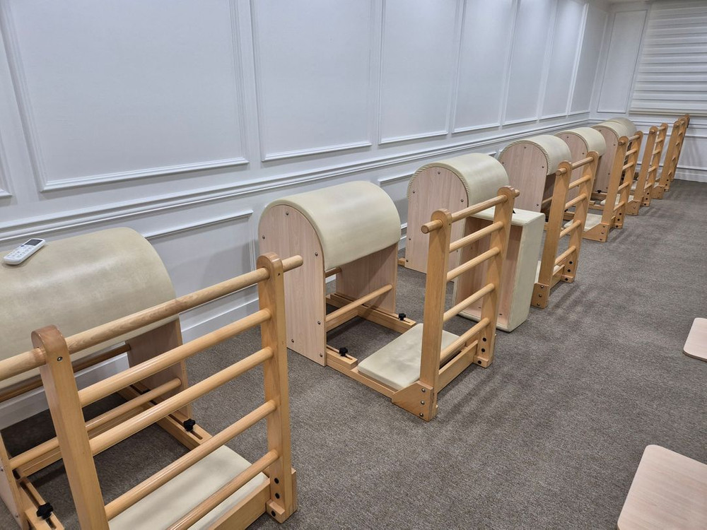 필라테스메이커 크림색 캐딜락, 콤비리포머, 바렐, 체어 급처--7