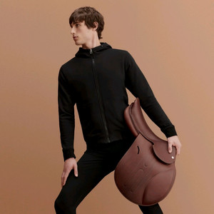 에르메스 Fit 스웨트셔츠 집업 L 사이즈 블랙팝니다.