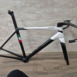 콜나고 c68 디스크 프레임 팝니다