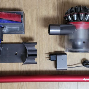 깨끗하게 세척한 다이슨 청소기 V7(28분 연속동작)