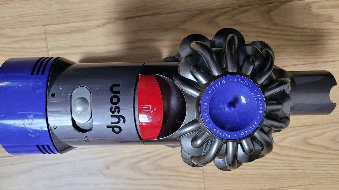 깨끗하게 세척한 다이슨 청소기 V7(28분 연속동작)--2