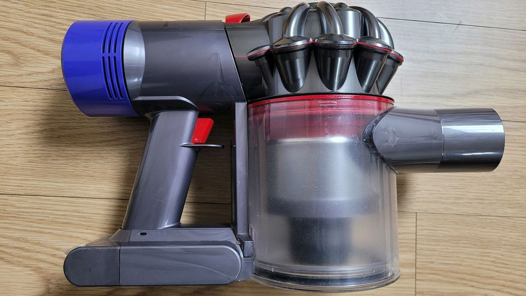 깨끗하게 세척한 다이슨 청소기 V7(28분 연속동작)--4