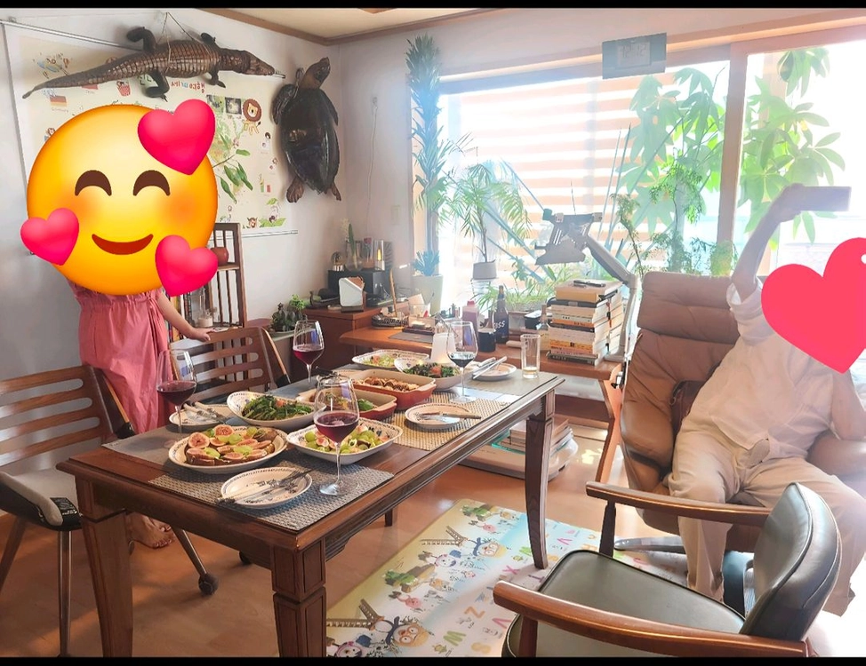 원목 탁자 이미지