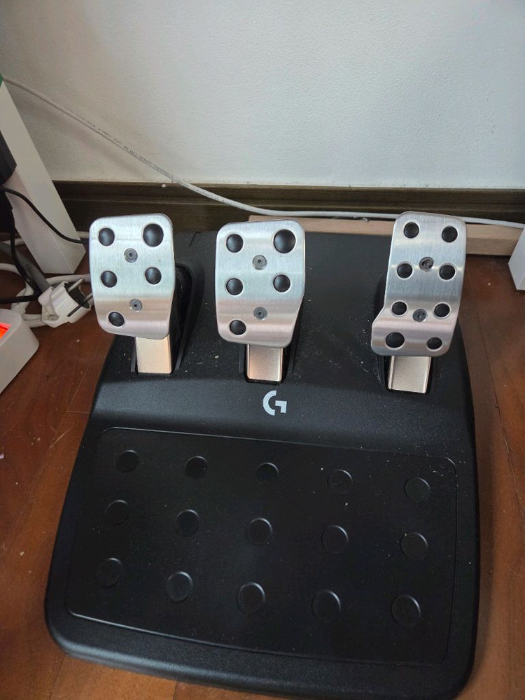 로지텍 g923 레이싱휠,페달 세트--1