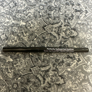 바비브라운 퍼펙틀리 디파인드 젤 아이라이너 (사용감만 본 거의 새거) 이미지