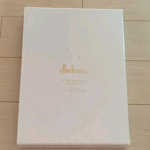 (미개봉) 아이유 이지금 dlwlrma 10주년 콘서트 포토북 DVD Bluelay 블루레이 이미지