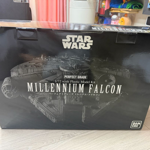 [미개봉] 반다이 1/72 PG 밀레니엄 팔콘 (LED 유닛 포함 버전)