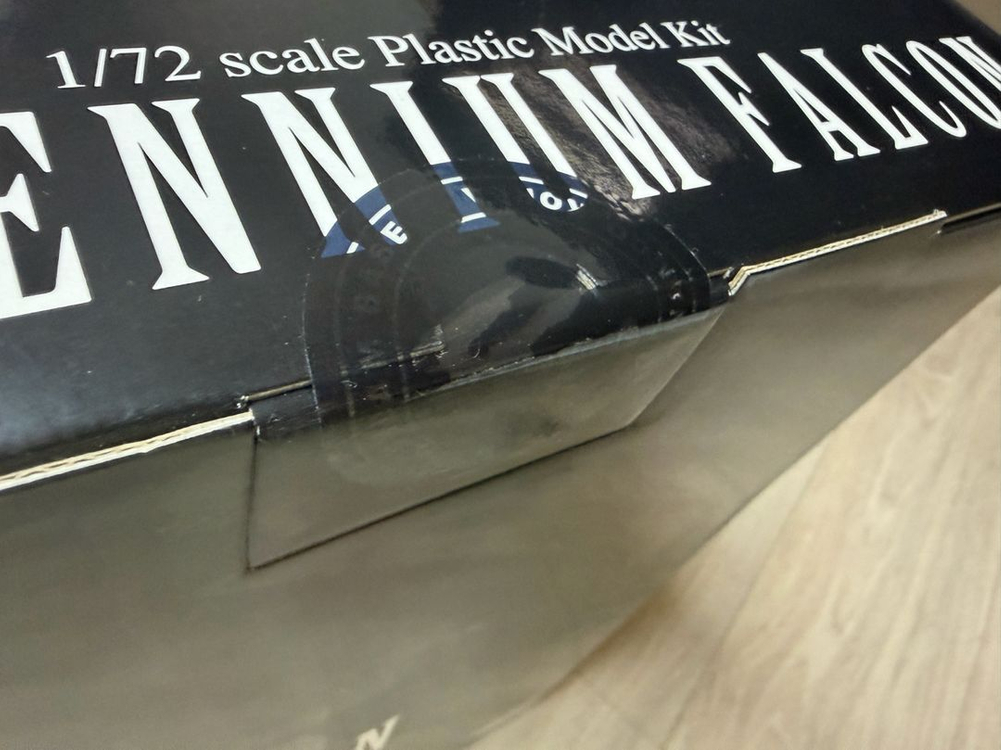 [미개봉] 반다이 1/72 PG 밀레니엄 팔콘 (LED 유닛 포함 버전)--1