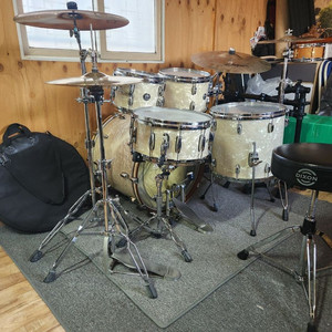 그레치 리나운 + 질전 에이커스텀 = 드럼세트 팝니다.