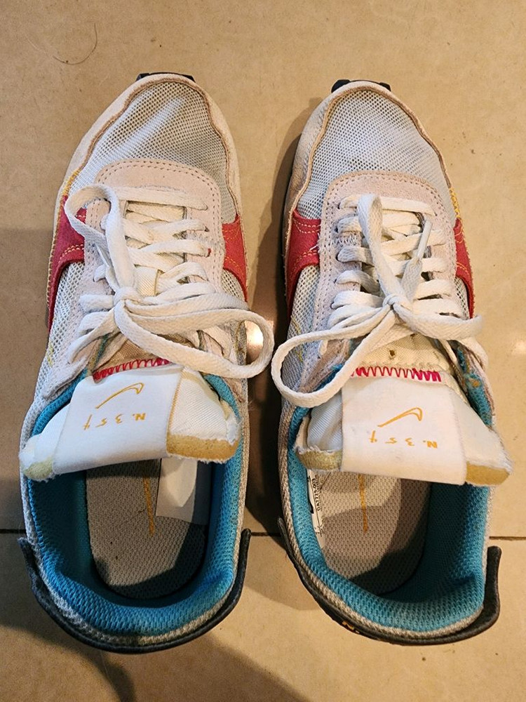 나이키 메쉬 소재 여성 런닝화 팜 245mm 사이즈 여자 운동화 NIKE 이미지