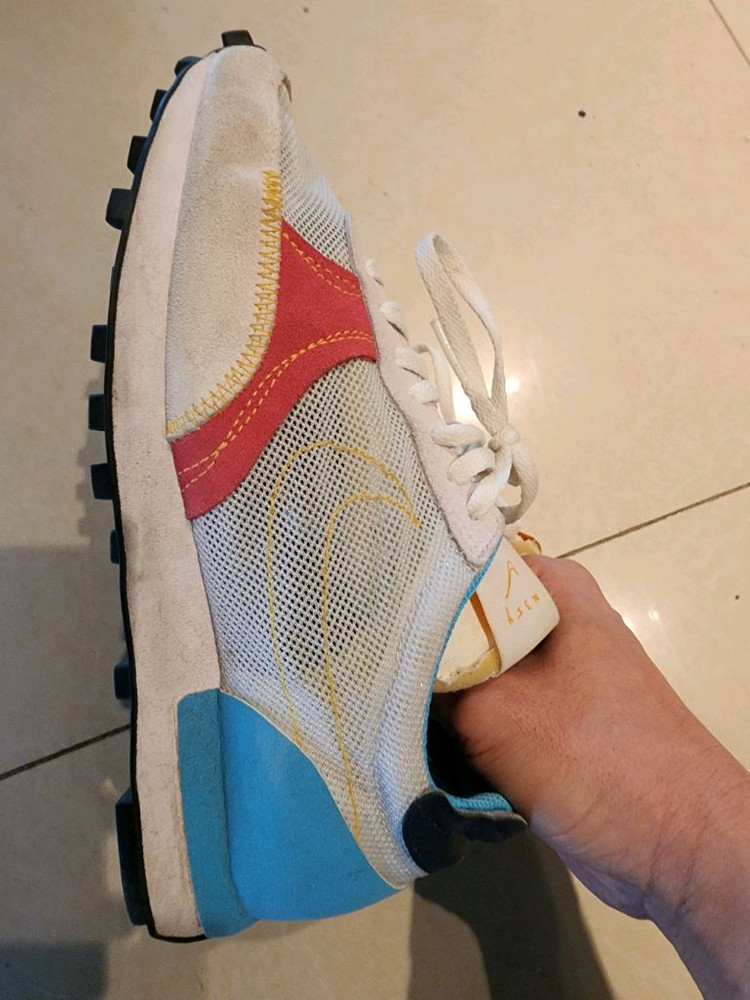 나이키 메쉬 소재 여성 런닝화 팜 245mm 사이즈 여자 운동화 NIKE 이미지