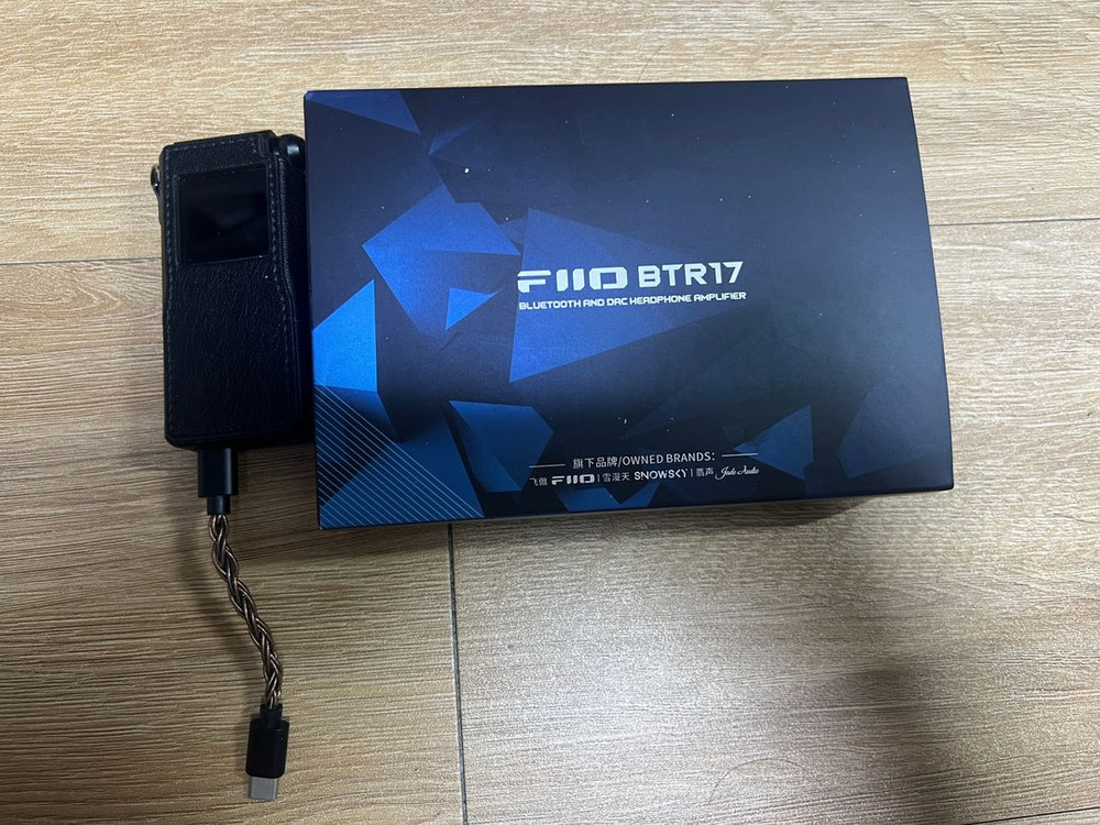 Fiio 피오 BTR 17 팝니다. 블루투스 DAC--1