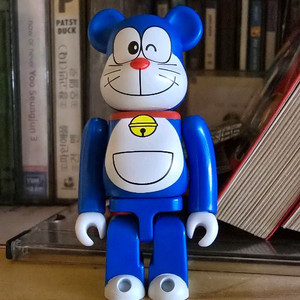 베어브릭 도라에몽 %100 개봉품 판매합니다 이미지