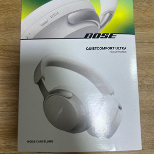 보스 QC 울트라 노이즈캐슬링 헤드폰 스모크화이트 풀박스, 케이스 포함.