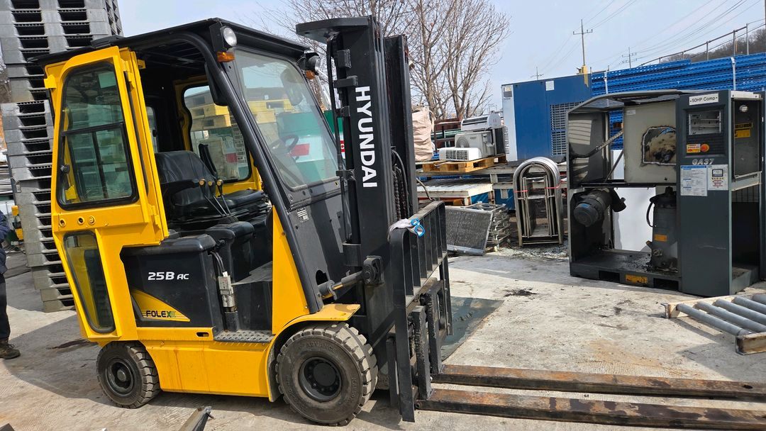 현대 지게차 2.5톤 이미지