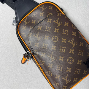 (정품) 루이비통 모노그램 슬링백 동영상첨부함