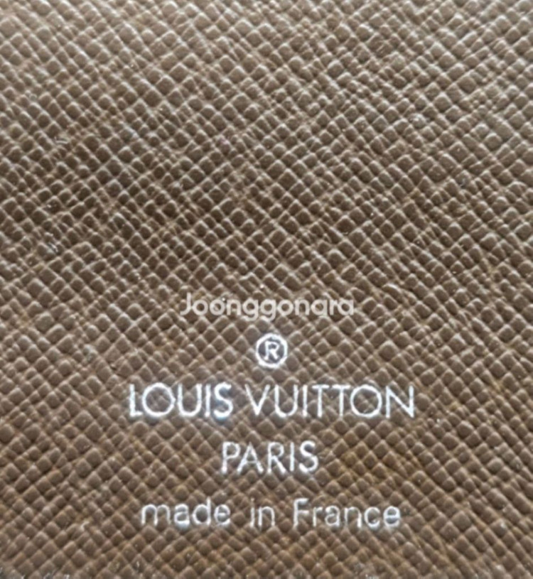 (가격인하) 정품 루이비통 타이가 라귀토 도큐먼트 슬림 서류 가방 클러치백--5