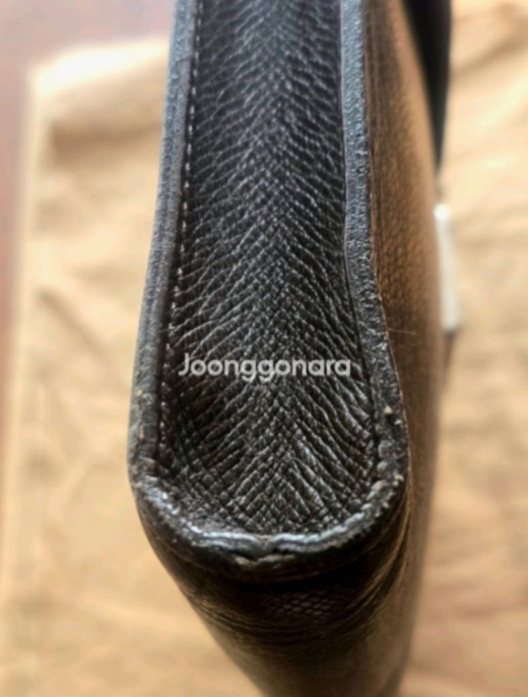 (가격인하) 정품 루이비통 타이가 라귀토 도큐먼트 슬림 서류 가방 클러치백--8