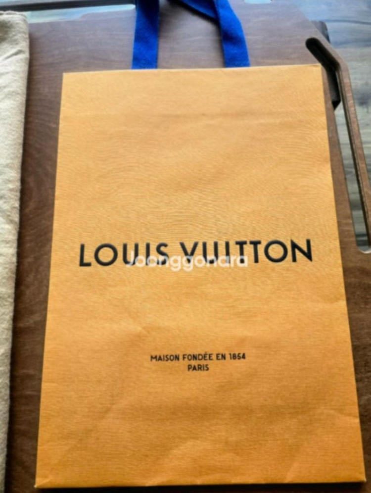 (가격인하) 정품 루이비통 타이가 라귀토 도큐먼트 슬림 서류 가방 클러치백--9