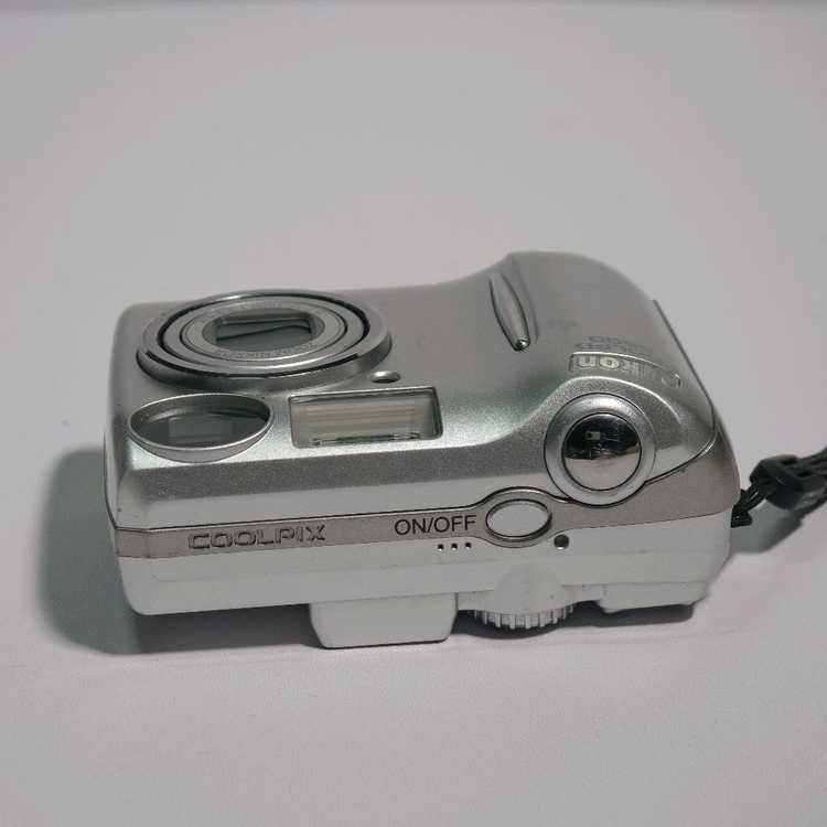 니콘 쿨픽스 5600 실버 디지털카메라 이미지