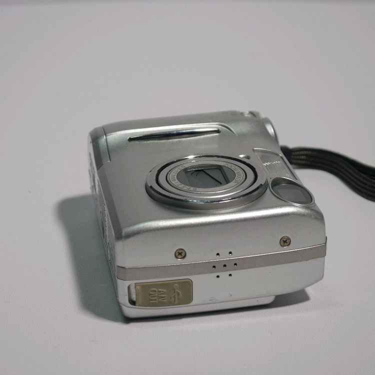 니콘 쿨픽스 5600 실버 디지털카메라 이미지