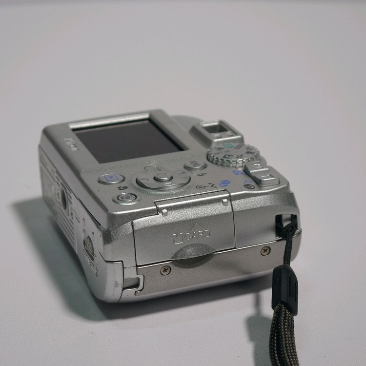 니콘 쿨픽스 5600 실버 디지털카메라 이미지