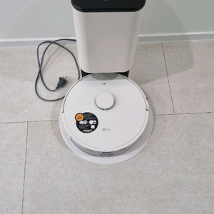 LG 로봇청소기 R5 특A급 판매해요