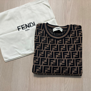 펜디 로고 반팔니트 백화점 구매