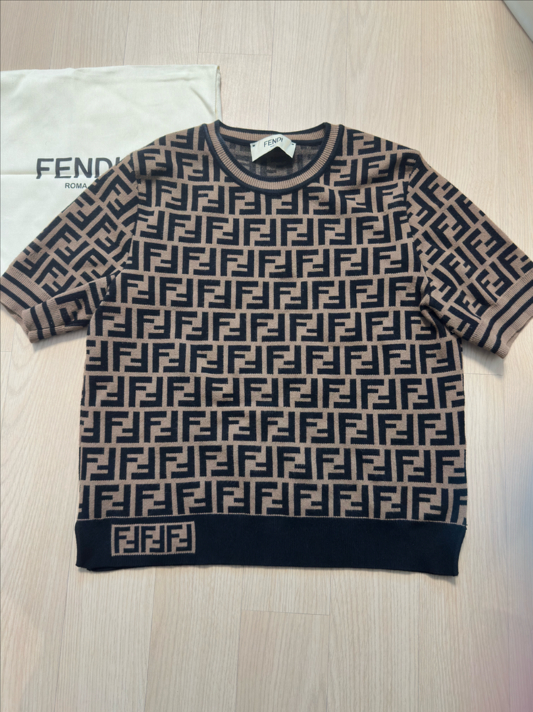 펜디 로고 반팔니트 백화점 구매--1