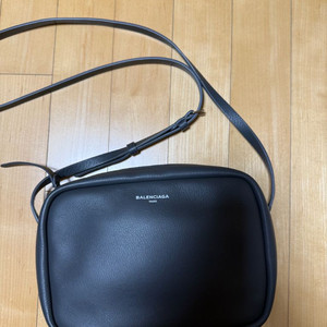 발렌시아가 크로스백 이미지