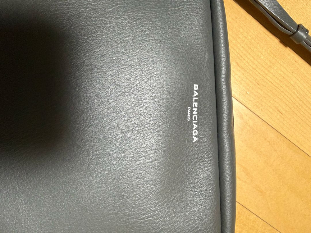 발렌시아가 크로스백 이미지