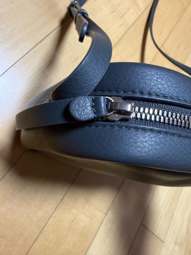 발렌시아가 크로스백 이미지