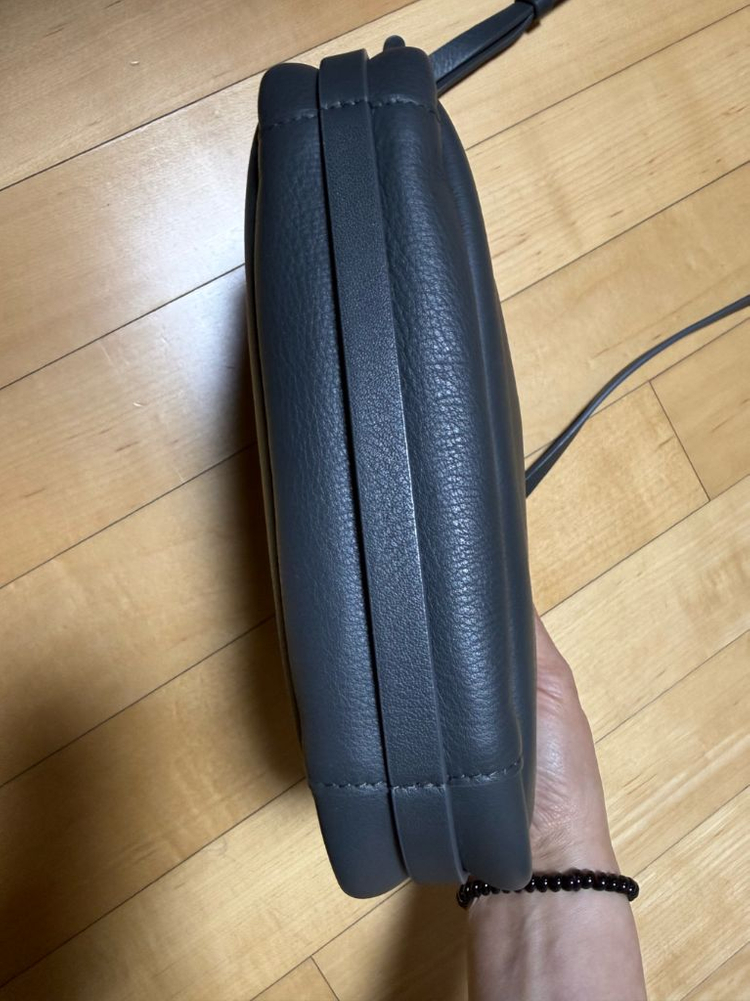 발렌시아가 크로스백 이미지