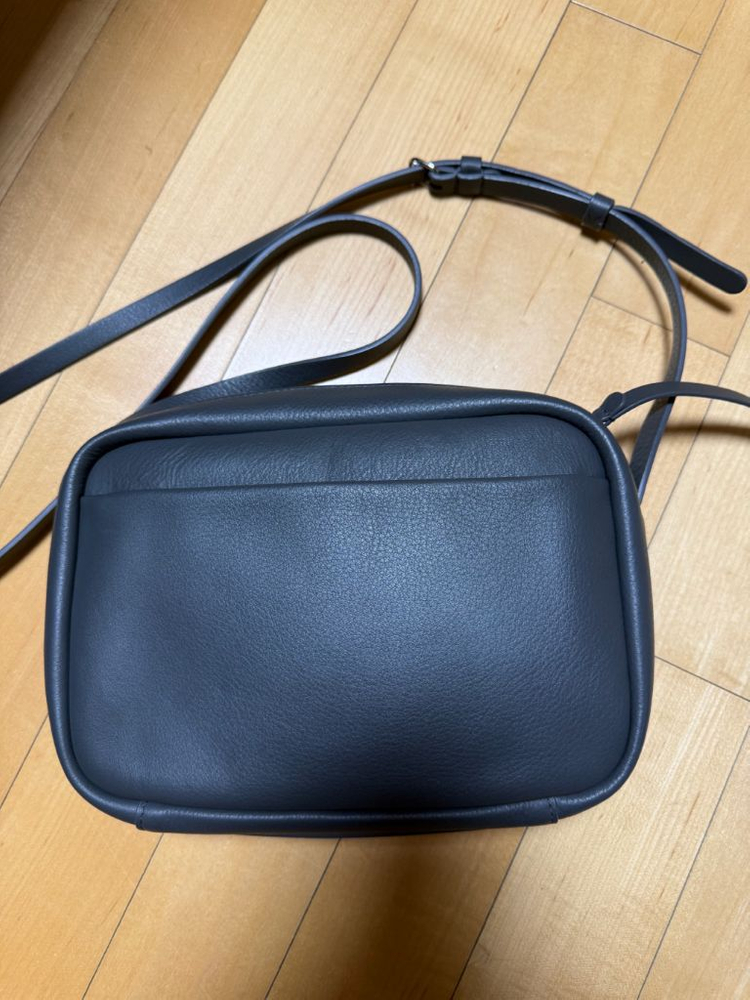 발렌시아가 크로스백 이미지