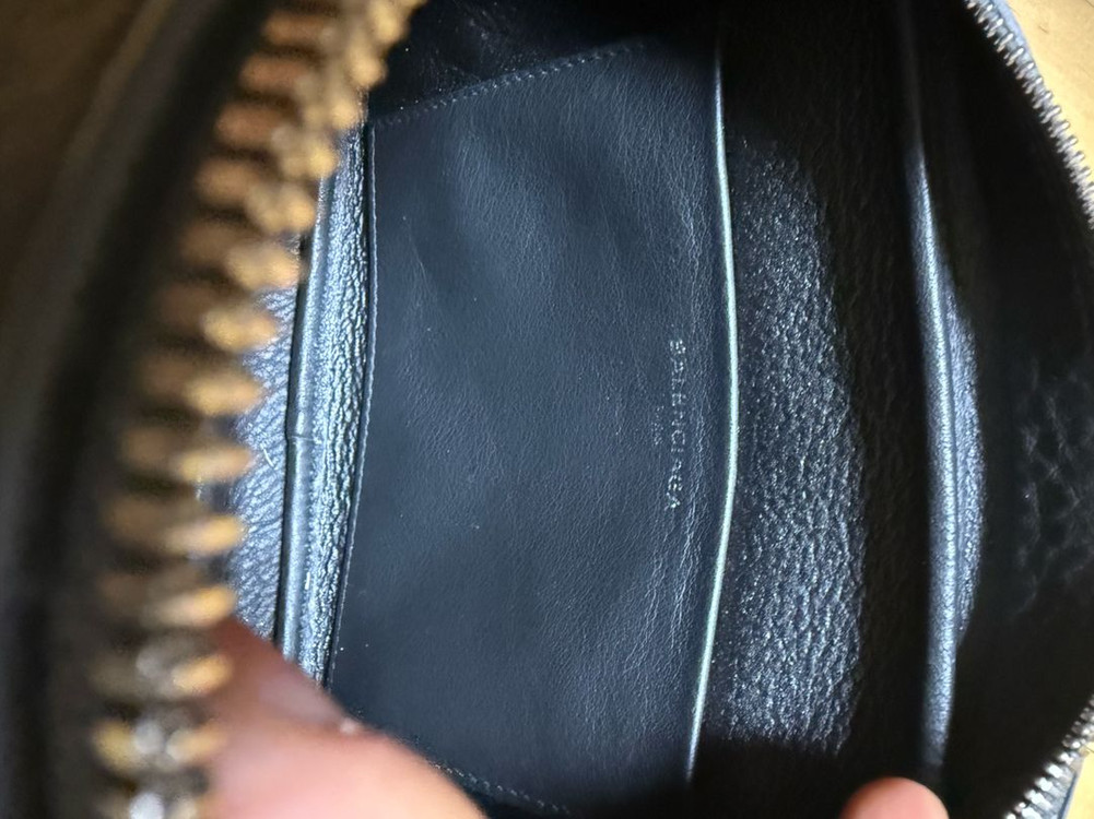 발렌시아가 크로스백 이미지