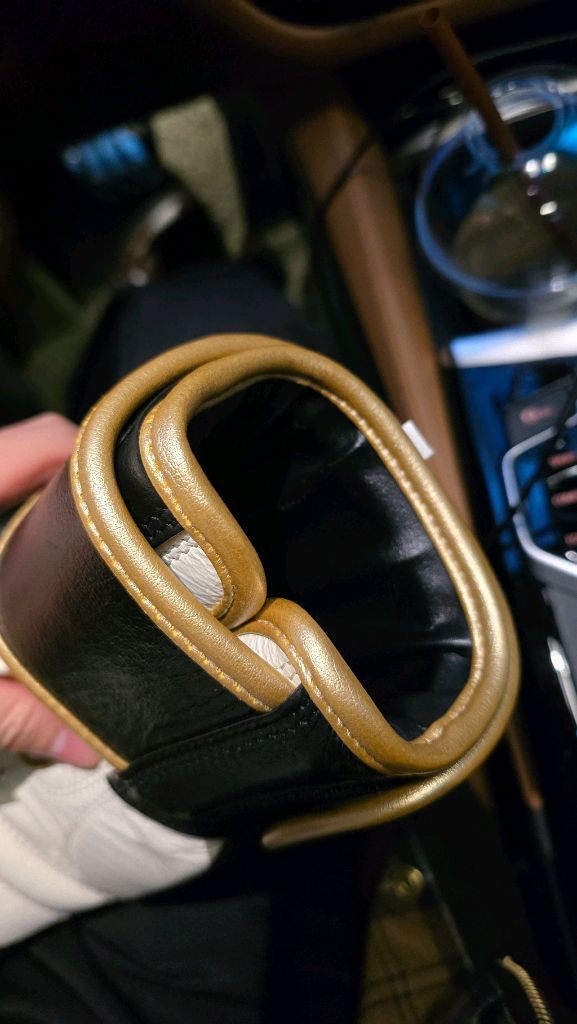 이사미 14온스 글러브 판매합니다.--1