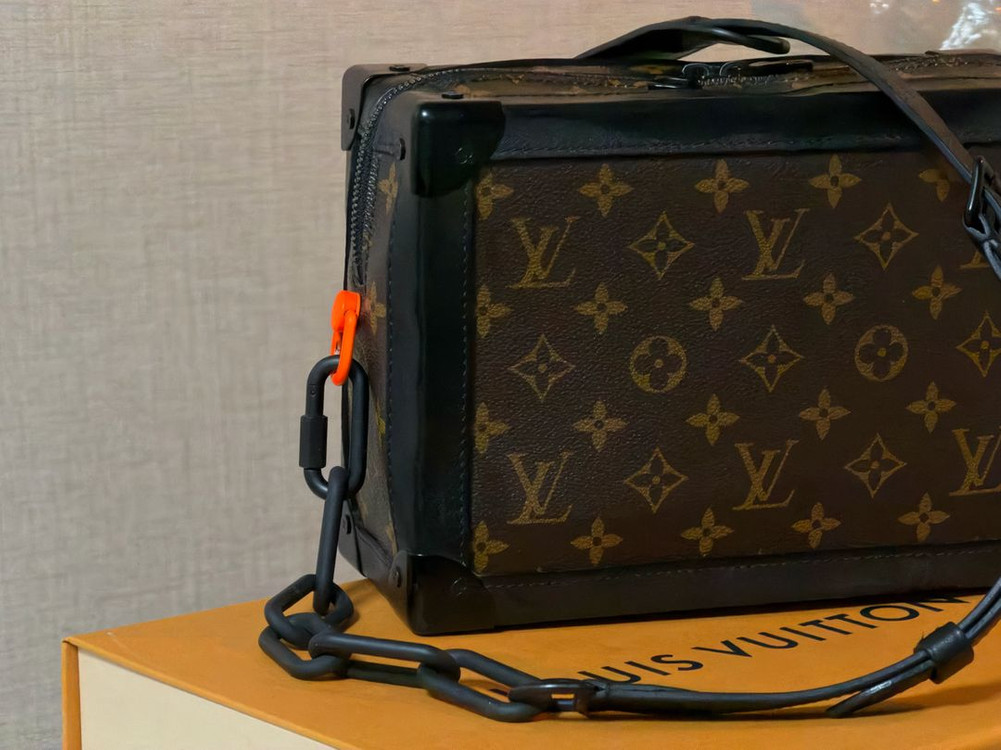 루이비통 버질아블로 소프트 트렁크백--1