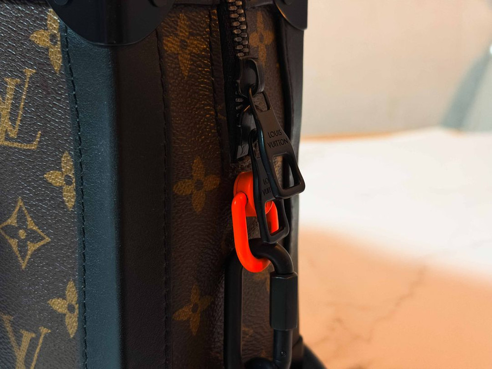 루이비통 버질아블로 소프트 트렁크백--7