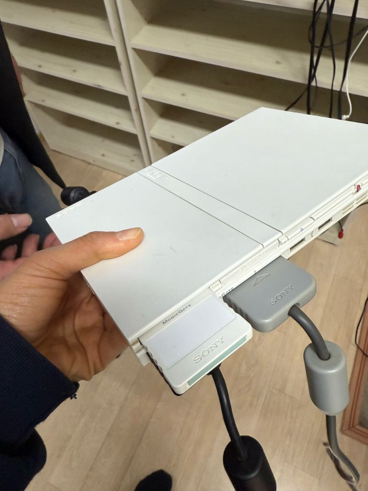 플레이스테이션 PS2슬림 화이트 70000--5