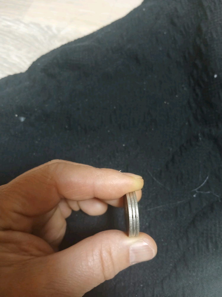 1977년 100원 에러동전 이미지