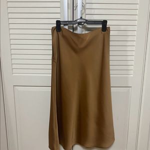 (새상품)클럽모나코 - 미디 새틴스커트. / 한섬 타임 시스템 엘보른 시에 유메르 르뮈 오르