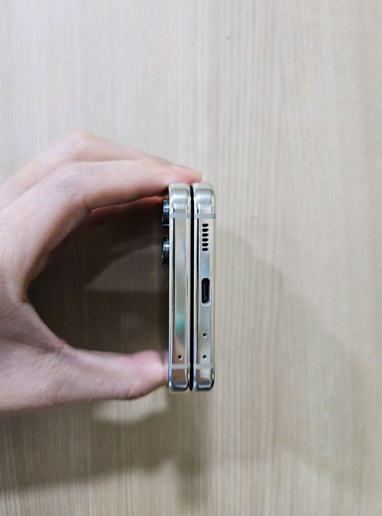 플립5 갤럭시 256G 팝니다--7