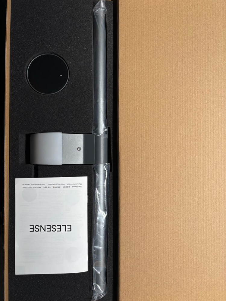 엘레센스 E1133 모니터 조명--1