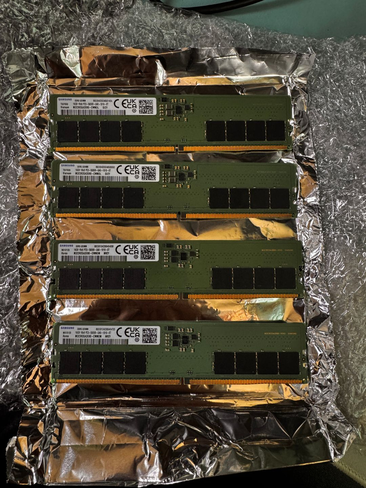 삼성전자 DDR5-5600 16GB 메모리 4개--0