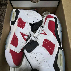 나이키 에어 조던 6 레트로 카마인 GS 235 이미지