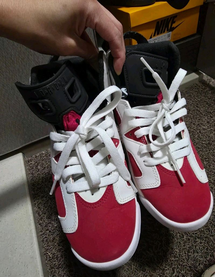 나이키 에어 조던 6 레트로 카마인 GS 235 이미지