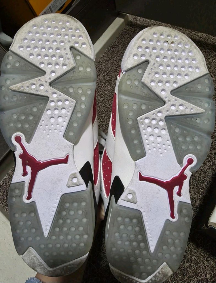 나이키 에어 조던 6 레트로 카마인 GS 235 이미지