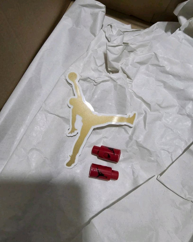 나이키 에어 조던 6 레트로 카마인 GS 235 이미지